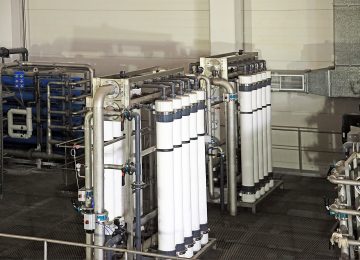 Imagem equipamento de osmose reversa dentro da planta para fabricação de bebidas